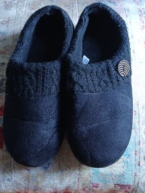 Ever Foam Black slippers size 7-8